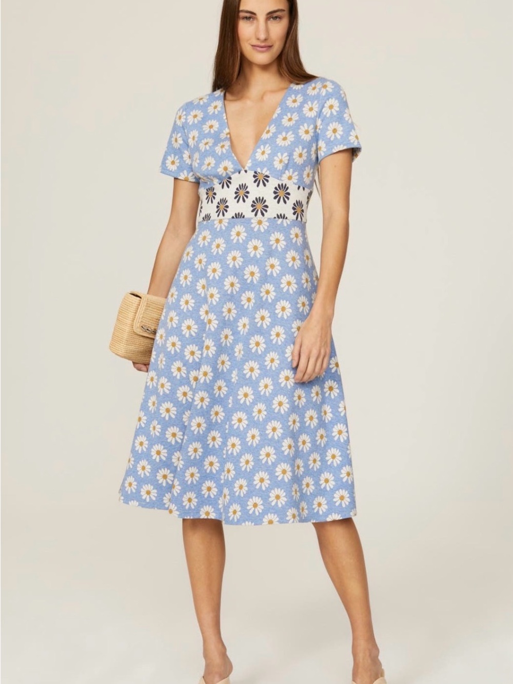 Slate & Willow Blue Daisy V-Neck Midi Dress